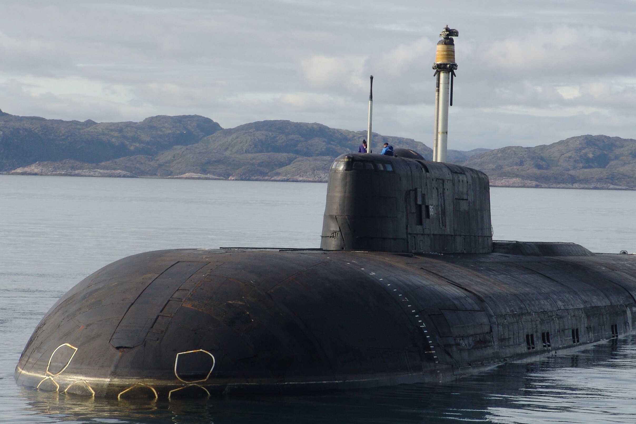 Подводная лодка и остров